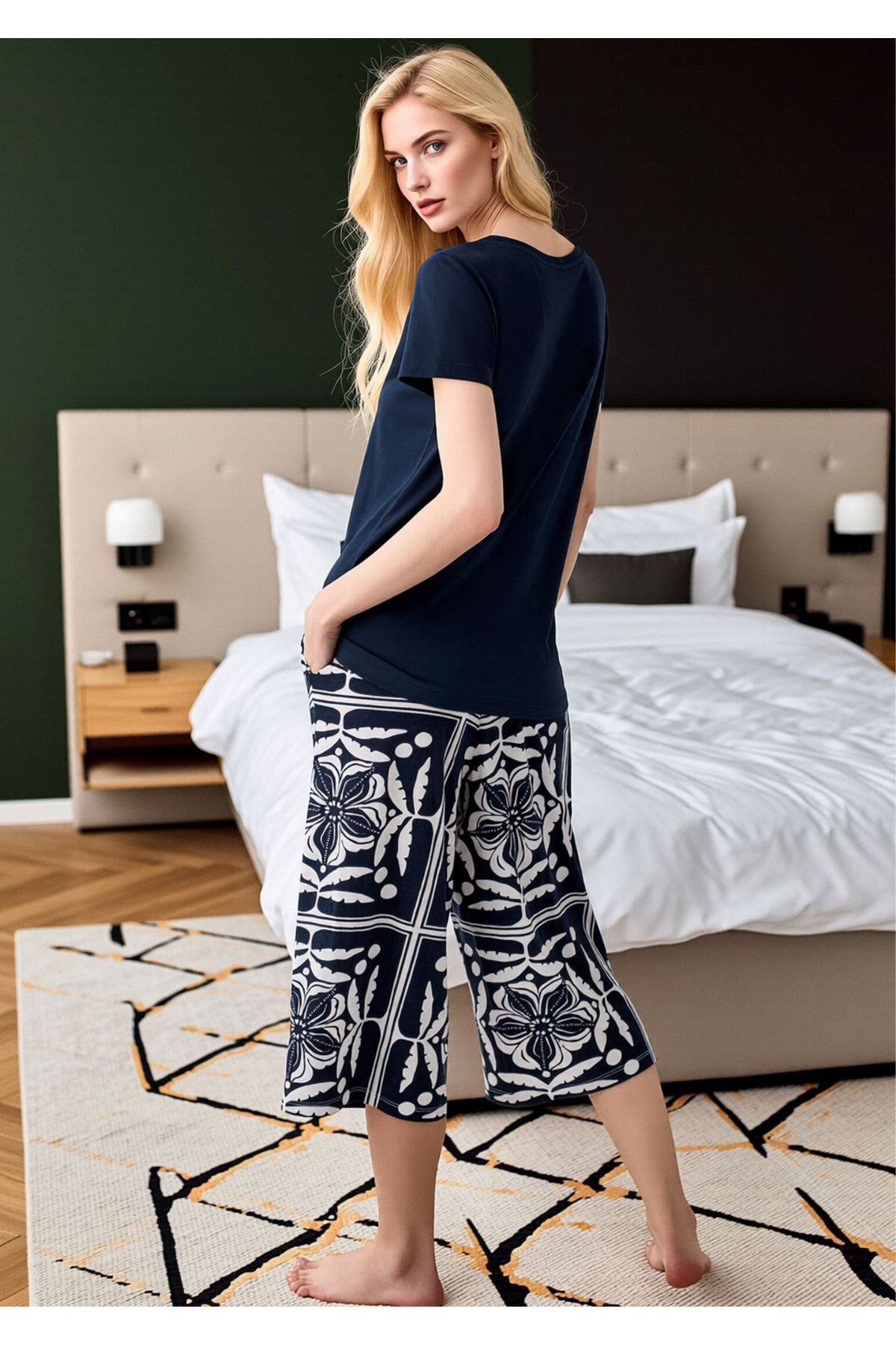 Kadın Lacivert Patlı Yaka Kapri Pijama Takımı - Etnik Desenli Pamuklu Ev Giyimi