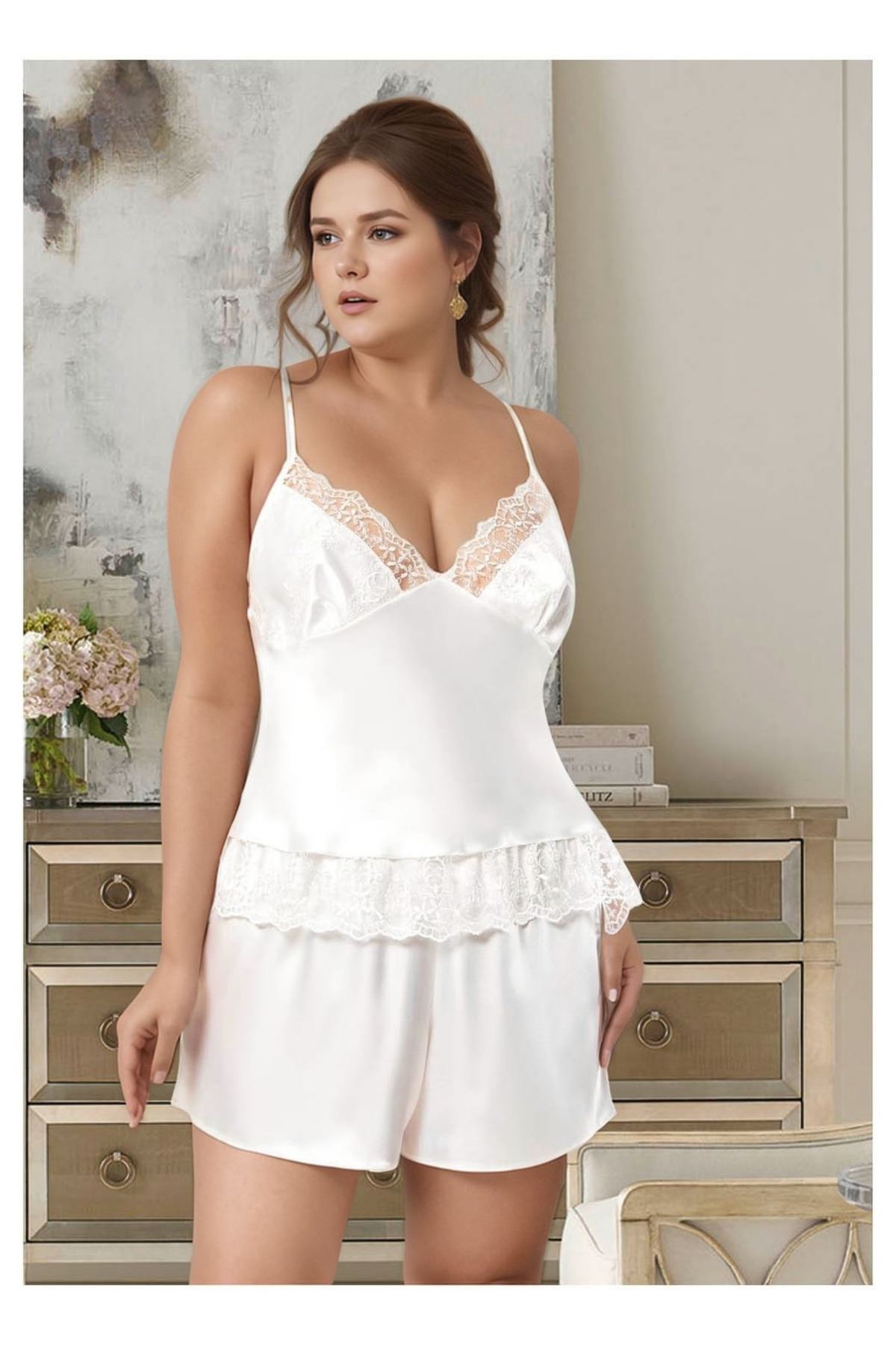 Kadın Büyük Beden Beyaz Saten Şortlu Pijama Takımı