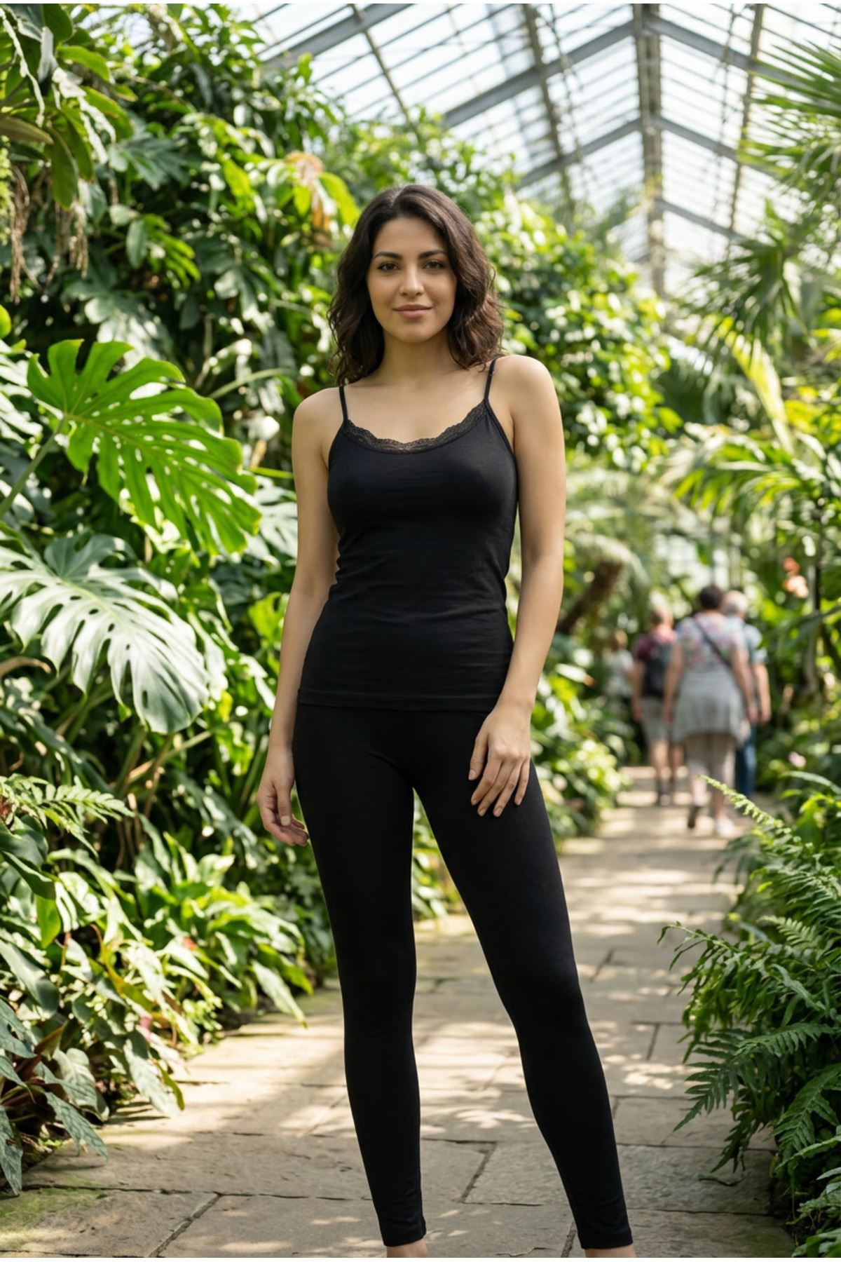 Kadın Pamuklu İnce İp Askılı Yaka Dantel Detaylı Esnek Atlet
