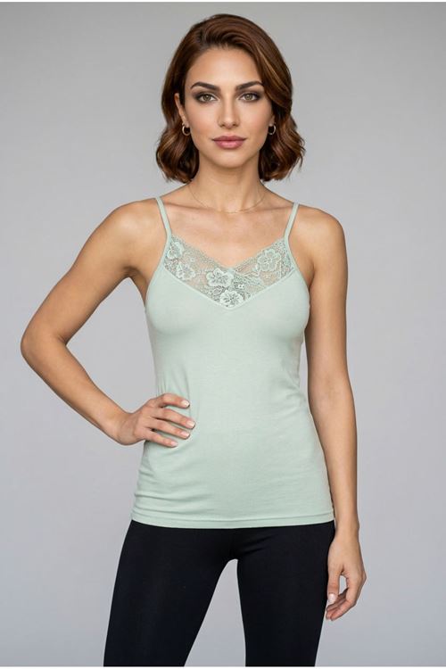 Kadın V Yaka Dantel Güpür Detaylı İp Askılı Pamuklu Atlet